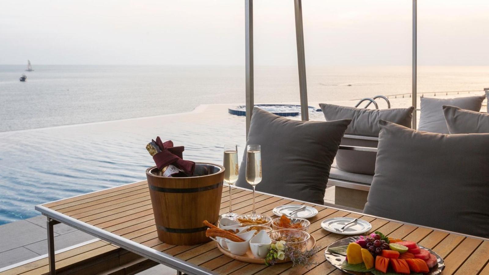 Villa Thousand Cliffs Nai Harn Buitenkant foto